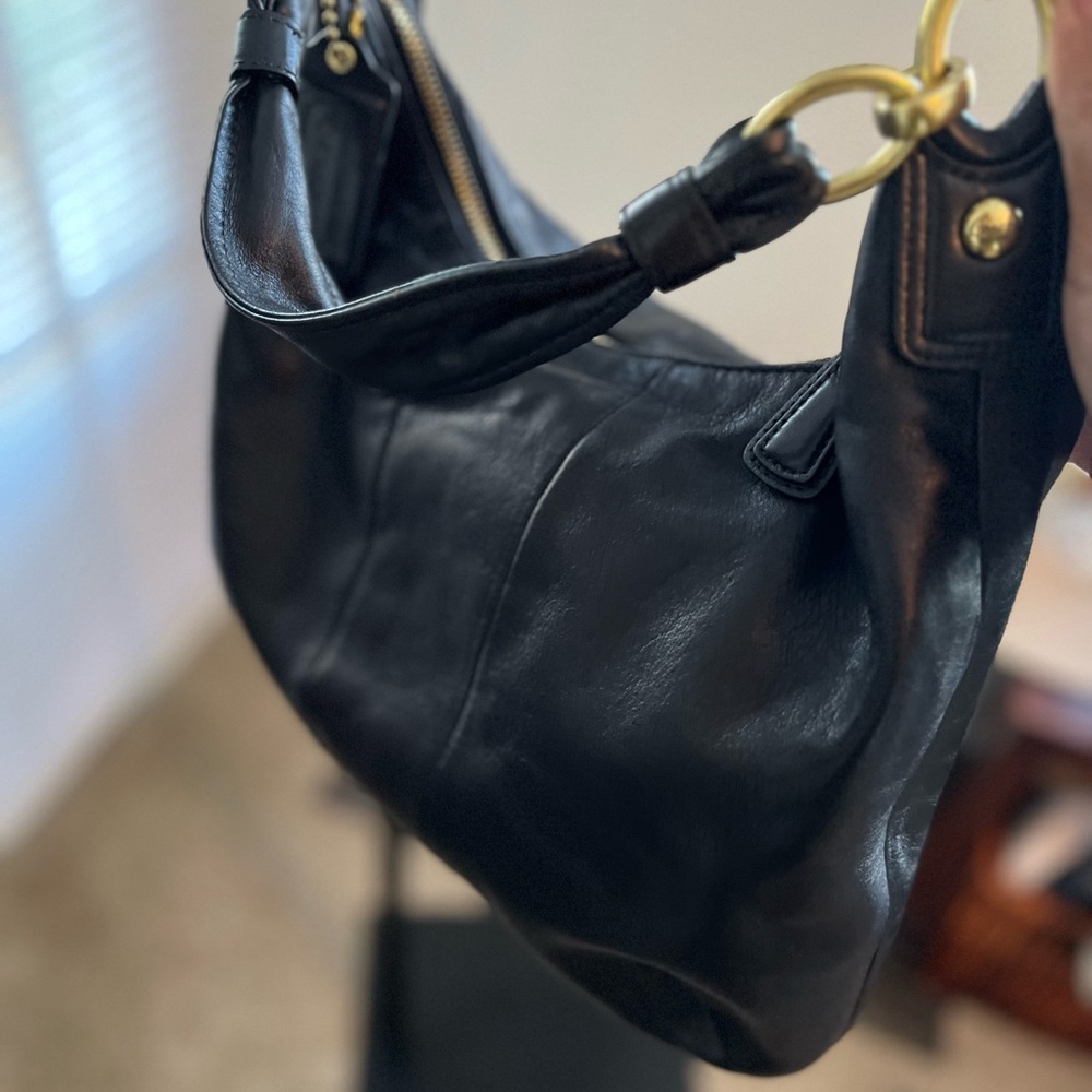 COACH PRE-LOVED AUTHENTIC GENUINE BLACK LEATHER & GOLD HARDWARE CROSSBODY BAG - Picture 14 of 17